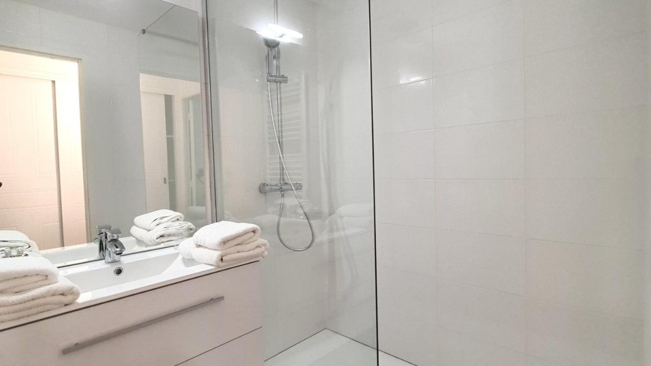 Fasthotel Oloron Hostellerie Du Paon Blanc Lurbe-Saint-Christau Dış mekan fotoğraf