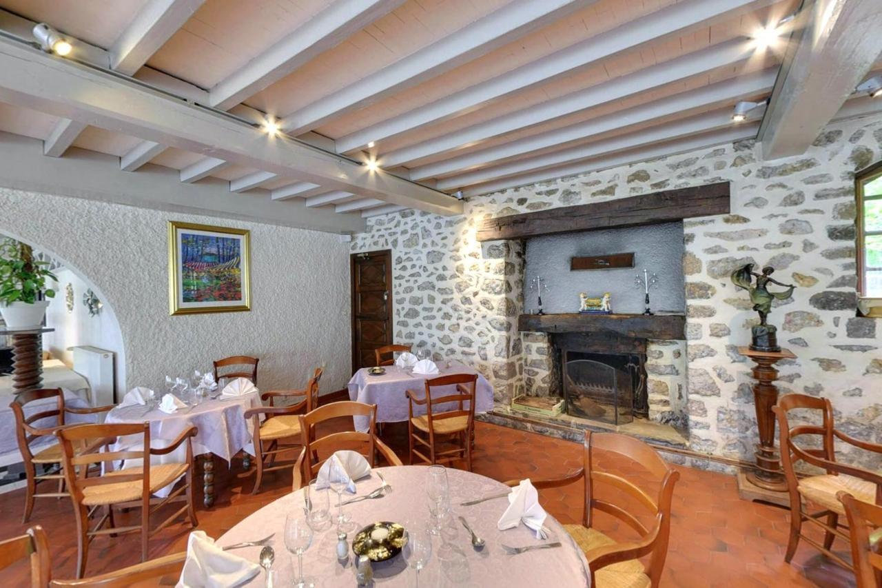 Fasthotel Oloron Hostellerie Du Paon Blanc Lurbe-Saint-Christau Dış mekan fotoğraf
