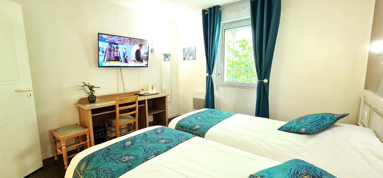Fasthotel Oloron Hostellerie Du Paon Blanc Lurbe-Saint-Christau Dış mekan fotoğraf