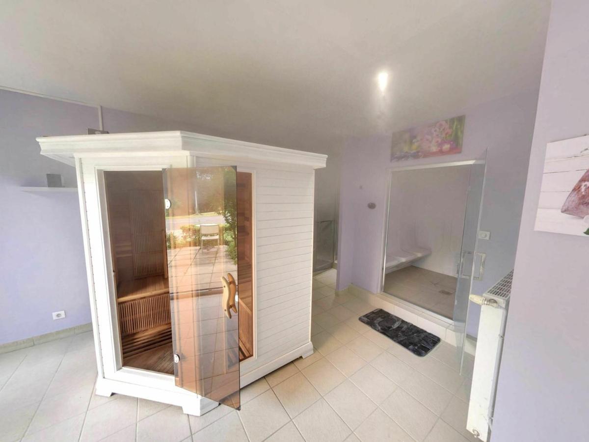 Fasthotel Oloron Hostellerie Du Paon Blanc Lurbe-Saint-Christau Dış mekan fotoğraf