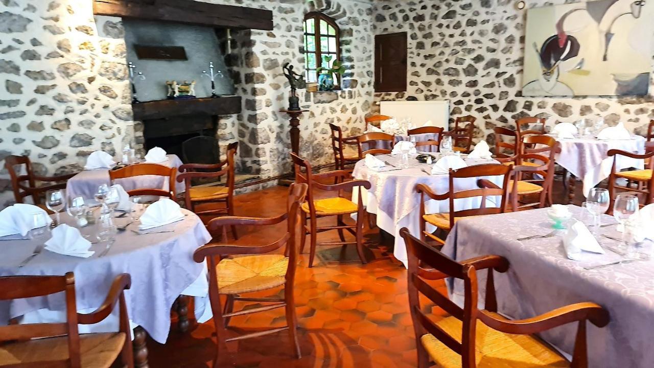 Fasthotel Oloron Hostellerie Du Paon Blanc Lurbe-Saint-Christau Dış mekan fotoğraf